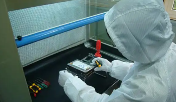 尋求專業(yè)數(shù)據(jù)恢復(fù)服務(wù)（物理損壞的最后希望）