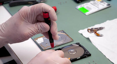 尋求專業(yè)數(shù)據(jù)恢復(fù)服務(wù)（最后的手段）